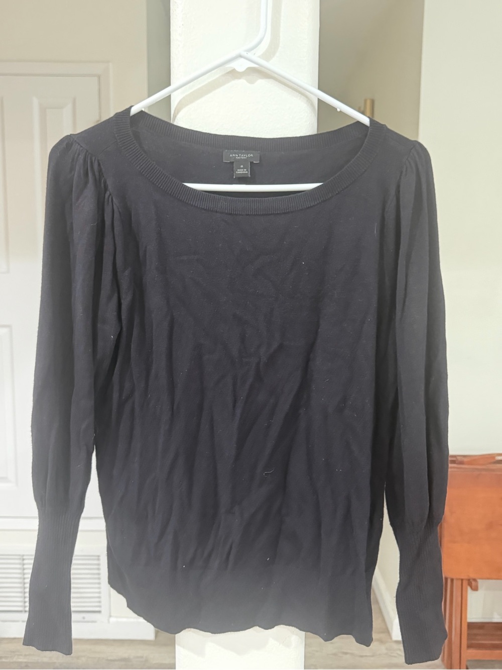 Ann Taylor Factory Black Long-Sleeve Puff-Sleeve Knit Top